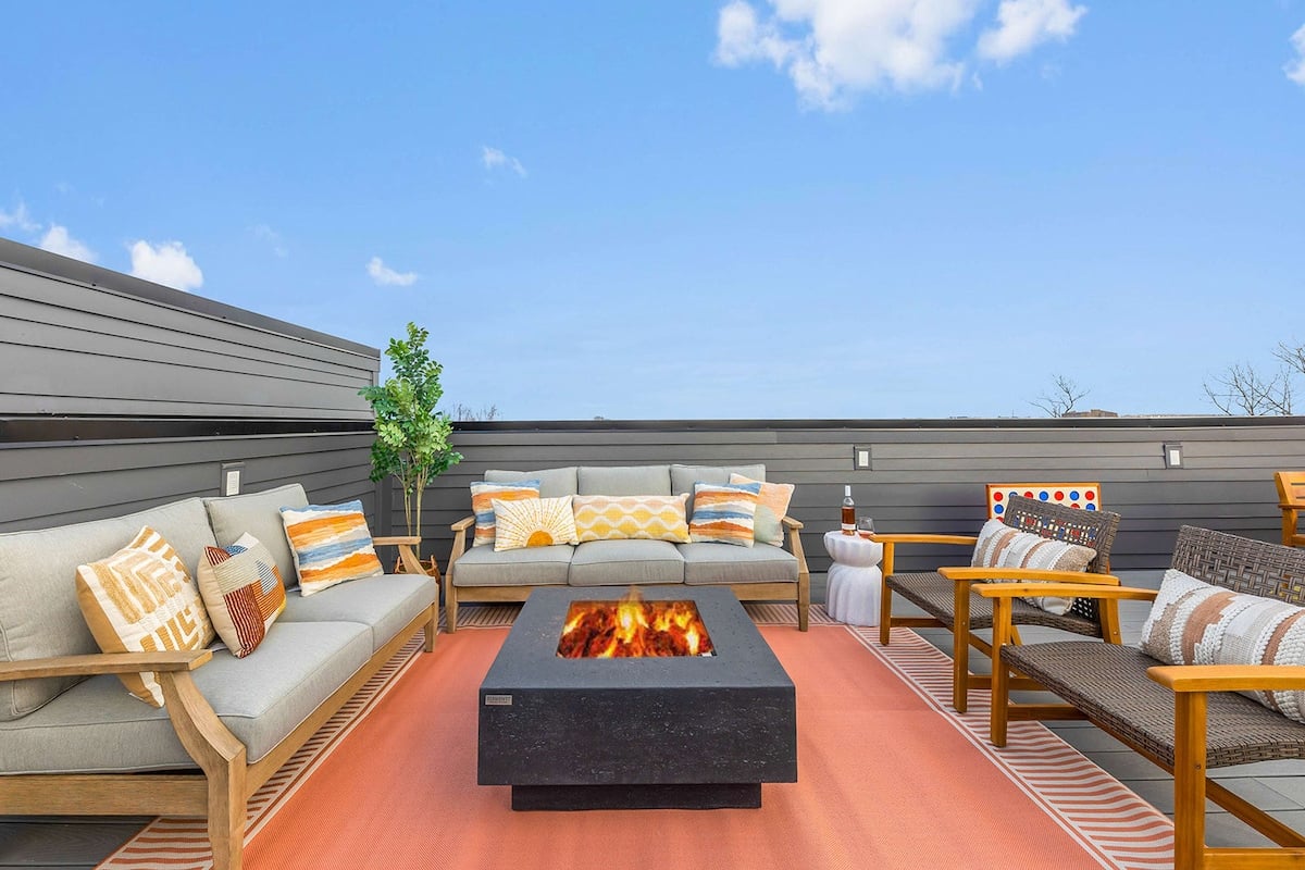 A Nashville residence where the music drifts up and the skyline stretches out in Nashville, TN