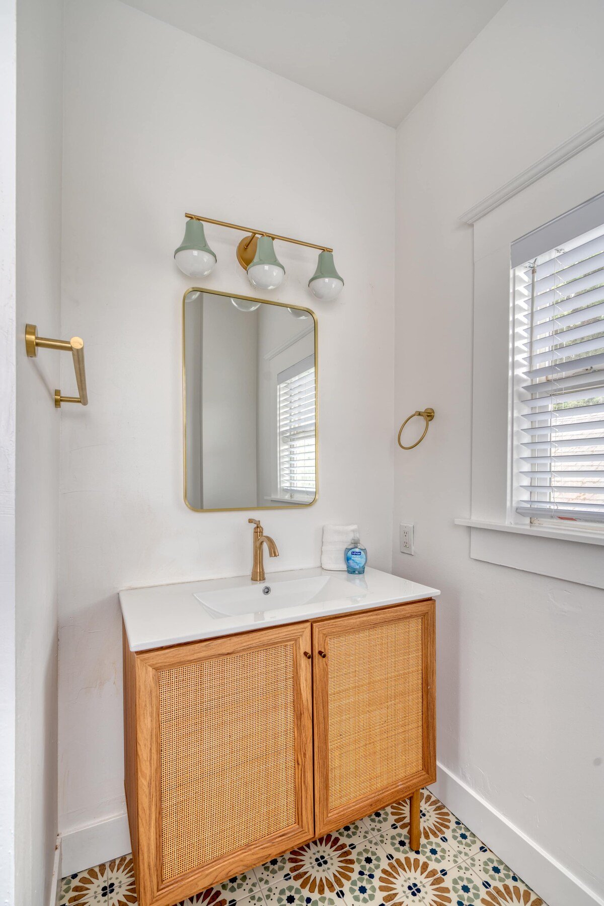 Victorian Vibes • 3BR • Steps to Mississippi image 17