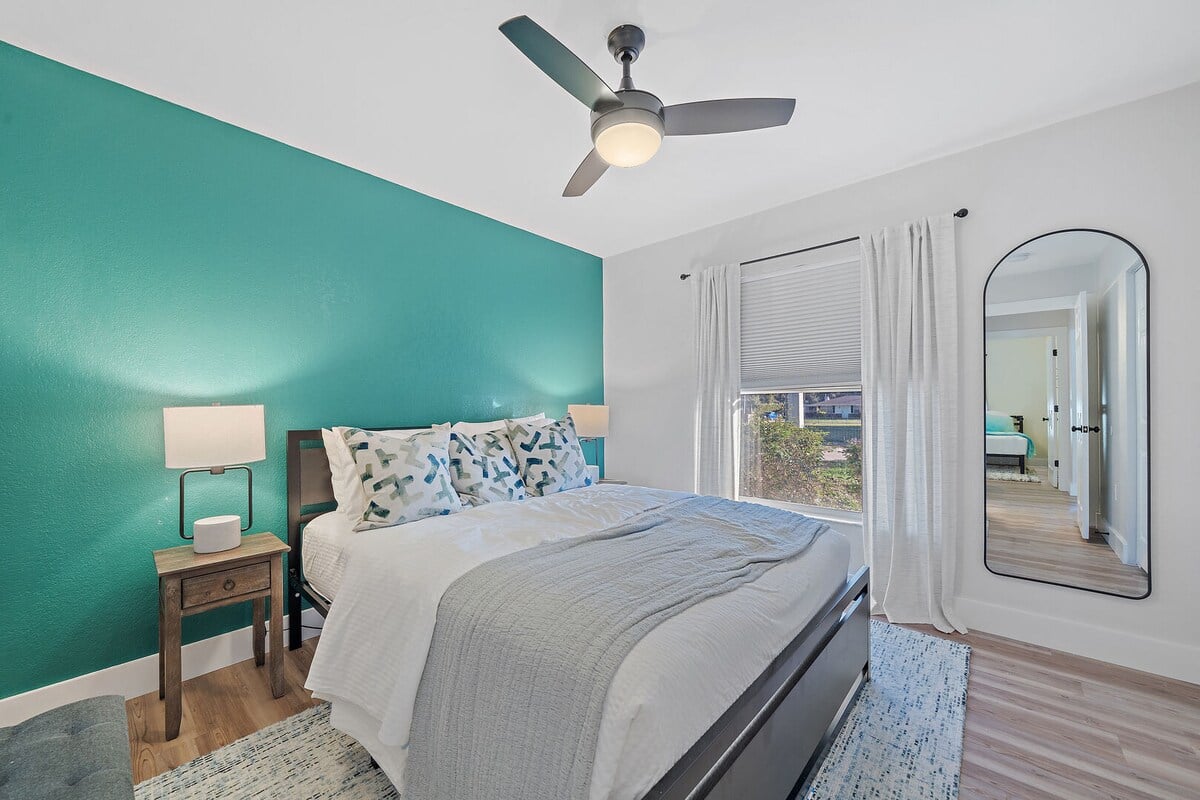 Bedroom 2 - Queen Bed