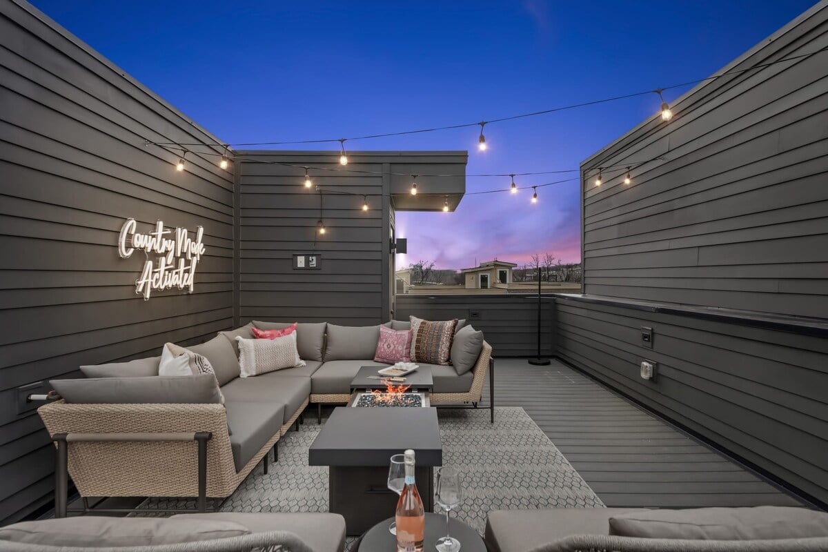 Experience chic serenity in Cumberland Heights in Nashville, TN