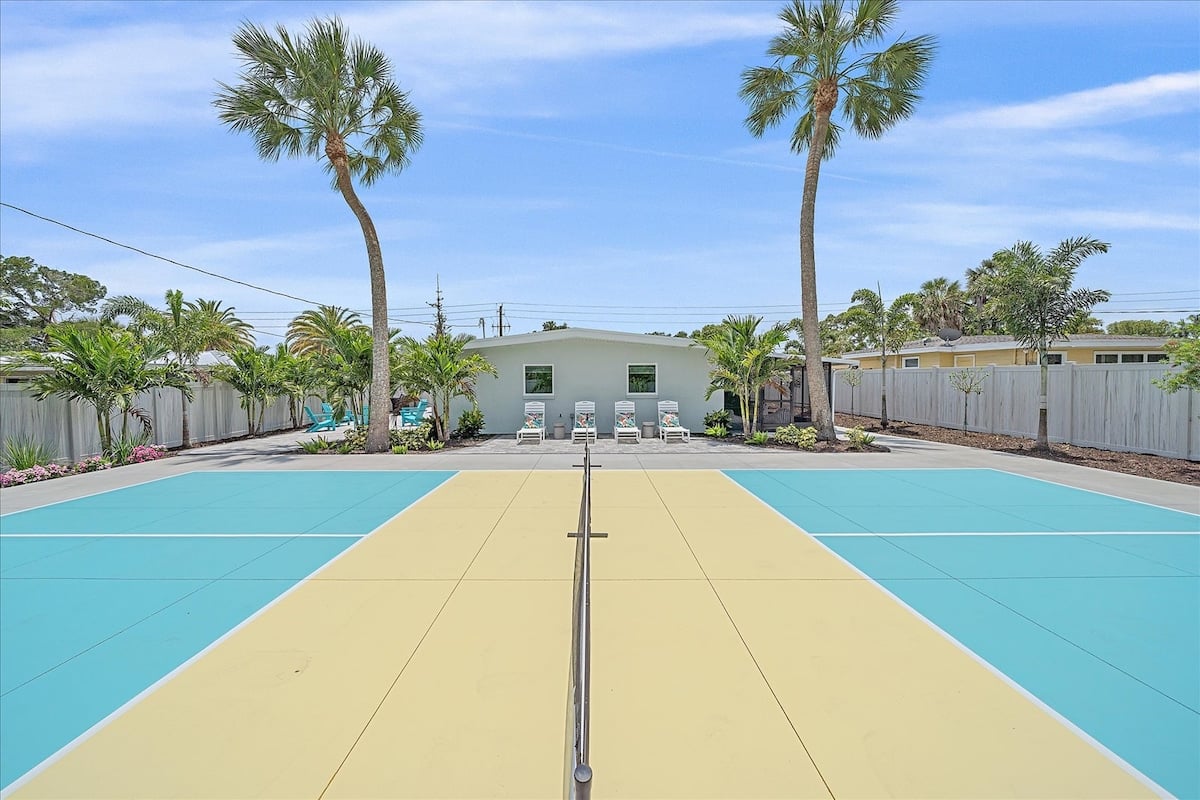 This regulation-size pickleball court is sure to bring out the inner competitor in you and your loved ones!