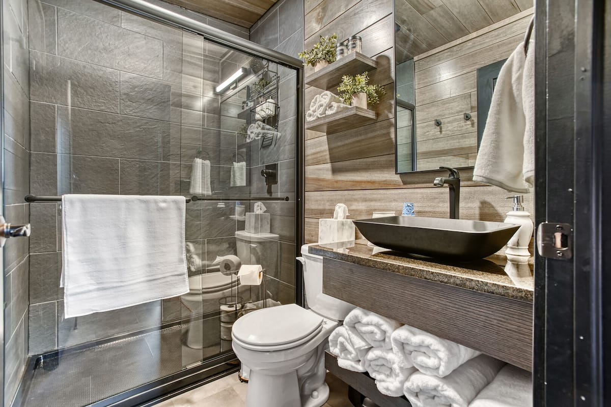 Full Bathroom w/ Standing Shower