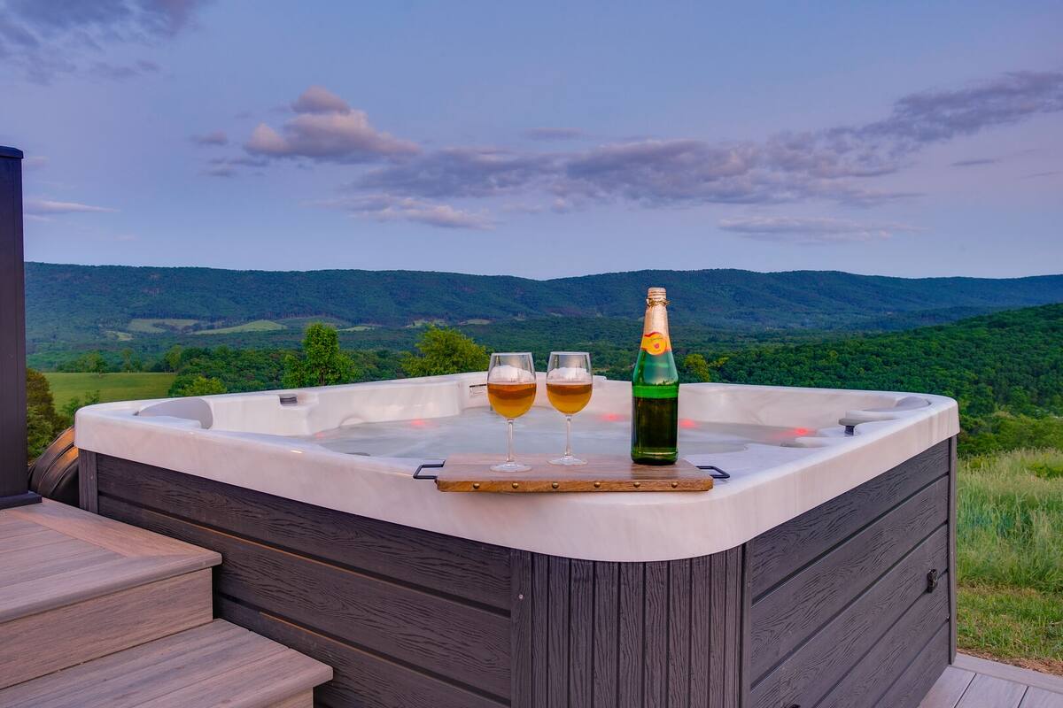 Unwind and relax in this luxurious, brand-new hot tub!