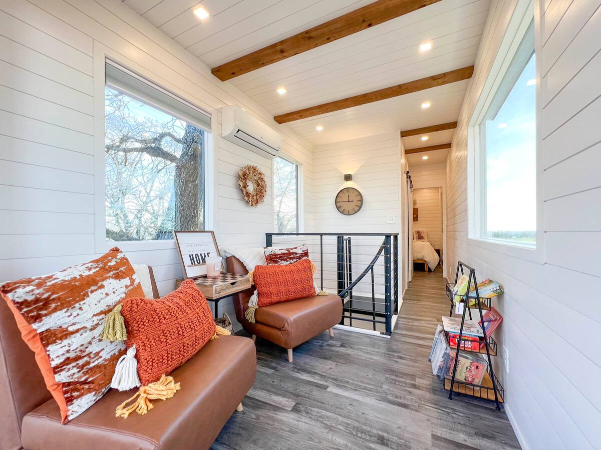Upstairs Living area-Chairs can convert to a sleeper