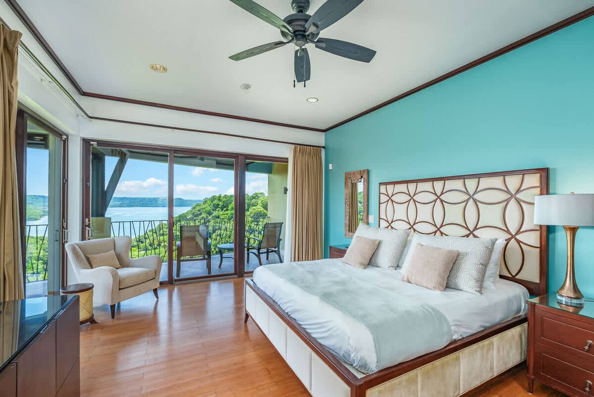 Savor the essence of pura vida in oceanfront luxury in Provincia de Guanacaste, Provincia de Guanacaste