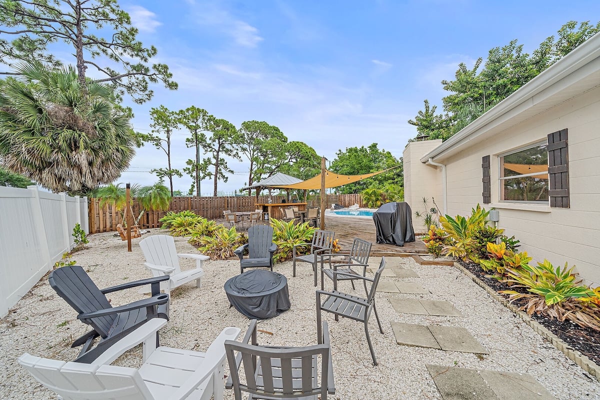 Sun, water, and the unhurried ease of a private villa built for togetherness in Sarasota, FL