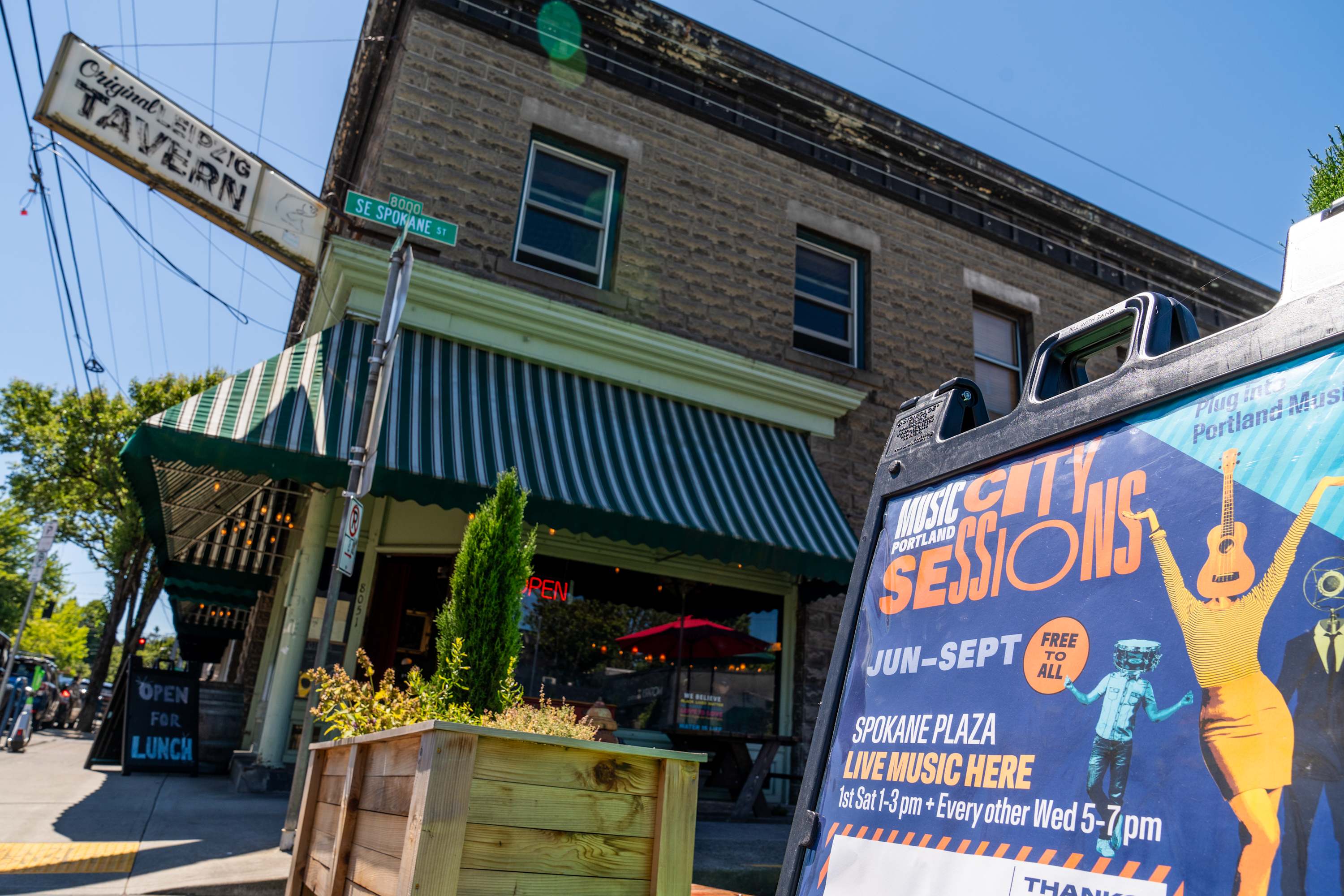 Café-lined streets and leafy parks just outside your door in Brooklyn in Portland, OR