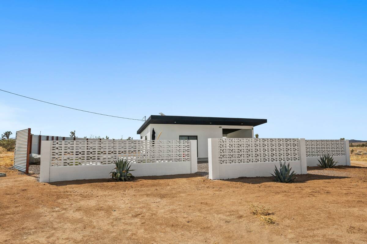 The small, striking retreat where design meets intimacy in Aberdeen in Yucca Valley, CA