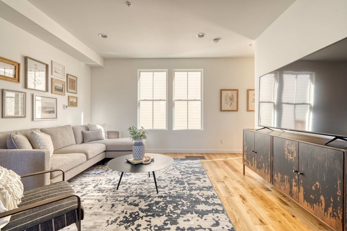 Spacious 6BR • Parking • Great for Big Groups image 2