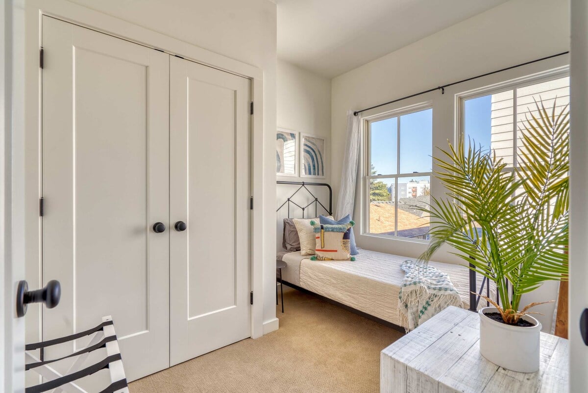 Luxury Townhouse • New Build • 3BR • Sleeps 5 image 12