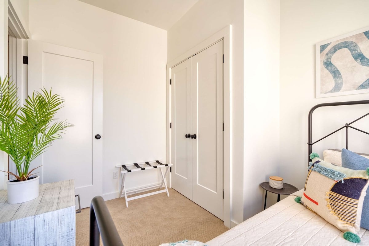 Luxury Townhouse • New Build • 3BR • Sleeps 5 image 13