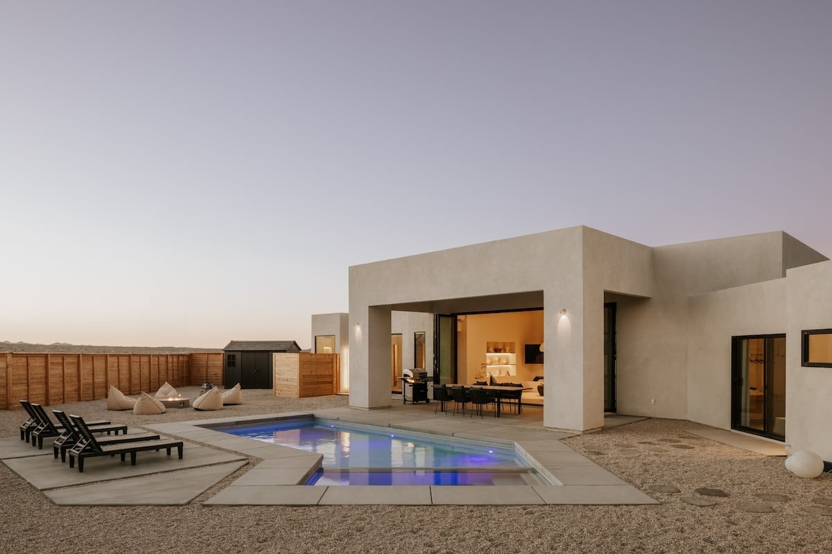 Where competition meets poolside calm at a home designed for gathering in Joshua Tree, CA