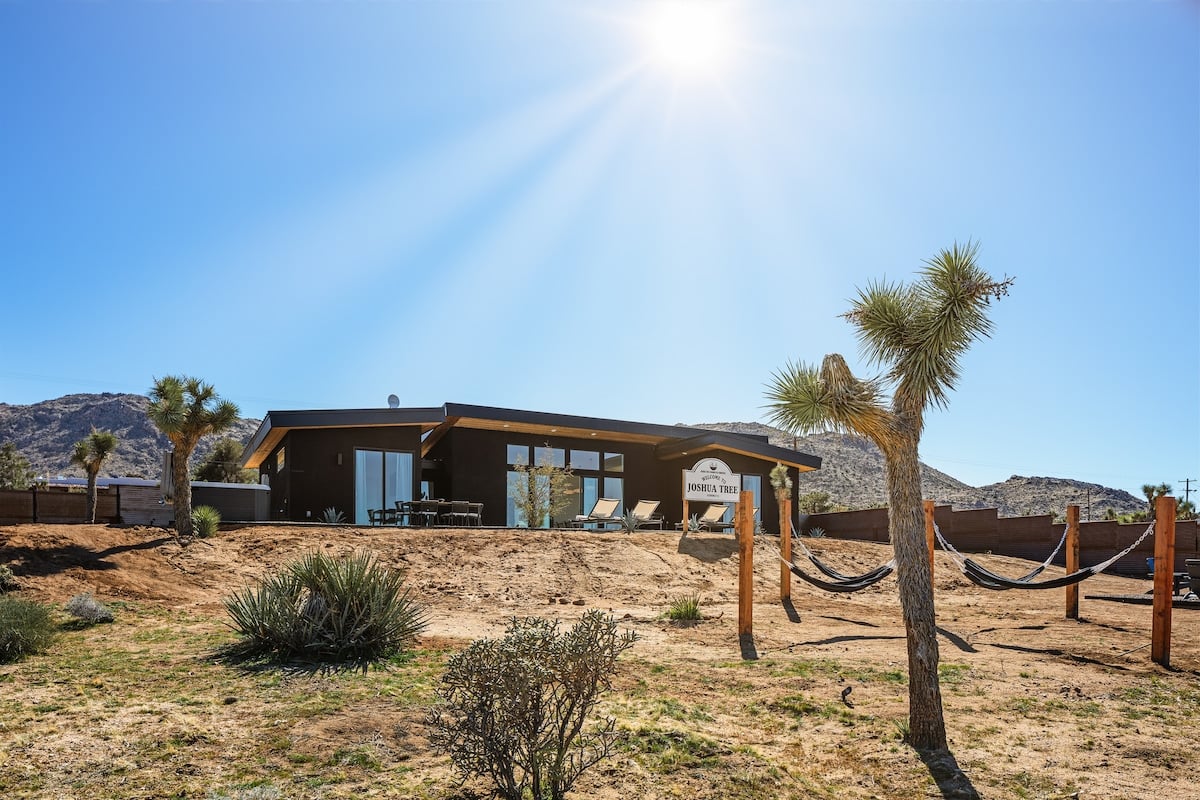 Modern luxury meets Joshua Tree serenity in Joshua Tree, CA