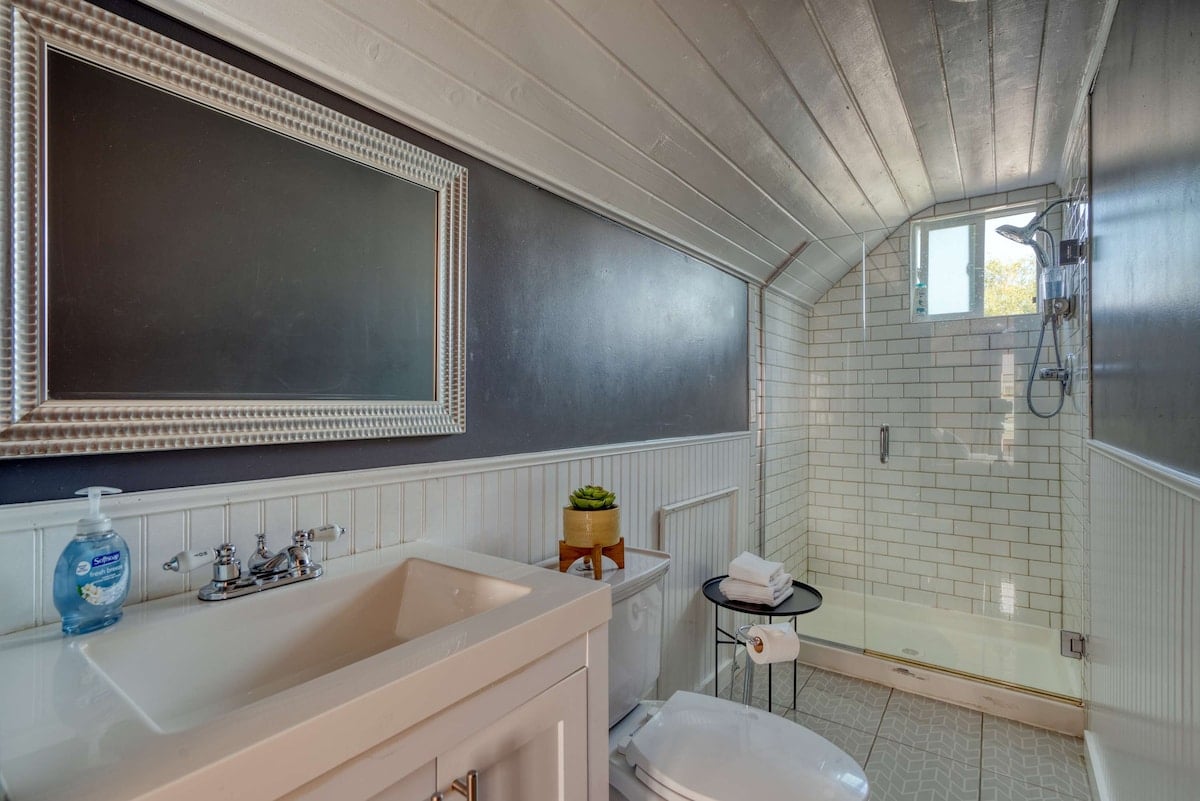 An elegant retreat in Portland’s Hollywood District in Portland, OR