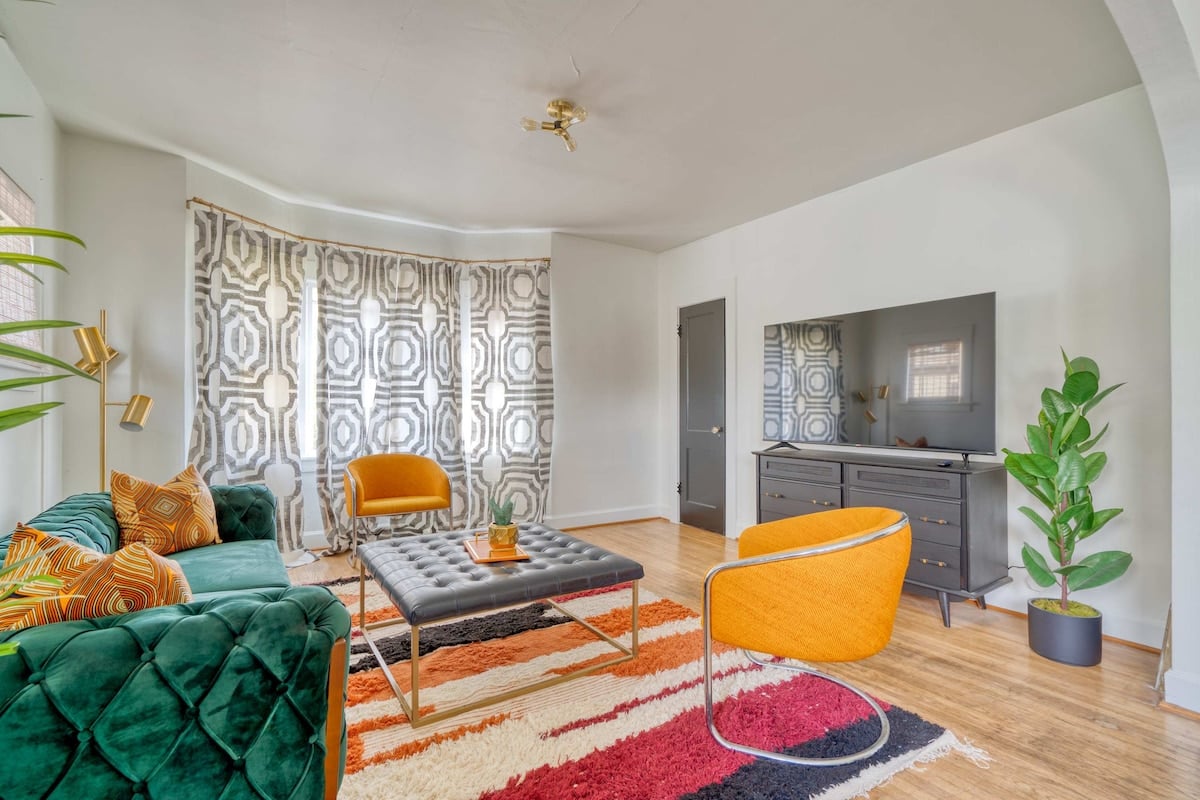 Lively 2BR Old Hollywood Apt - 92 WalkScore image 10