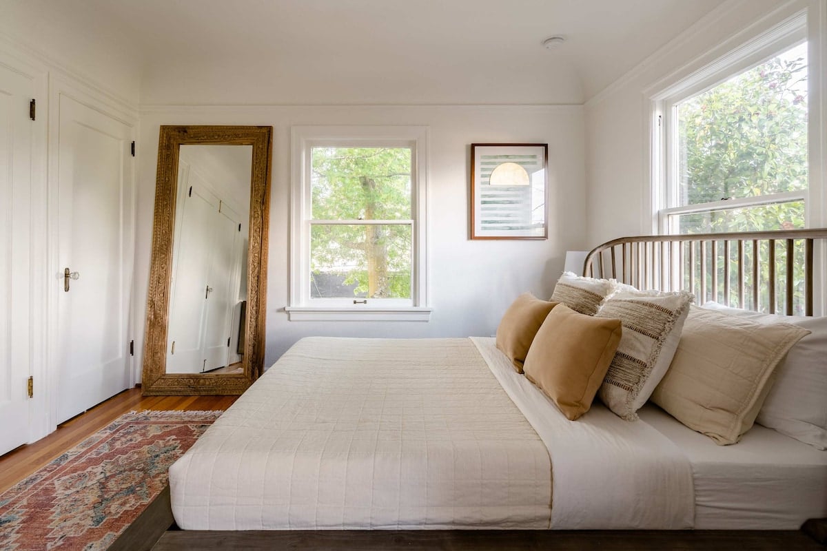 Modern Boho Charm - Fast WiFi - 2 Beds - AC image 7