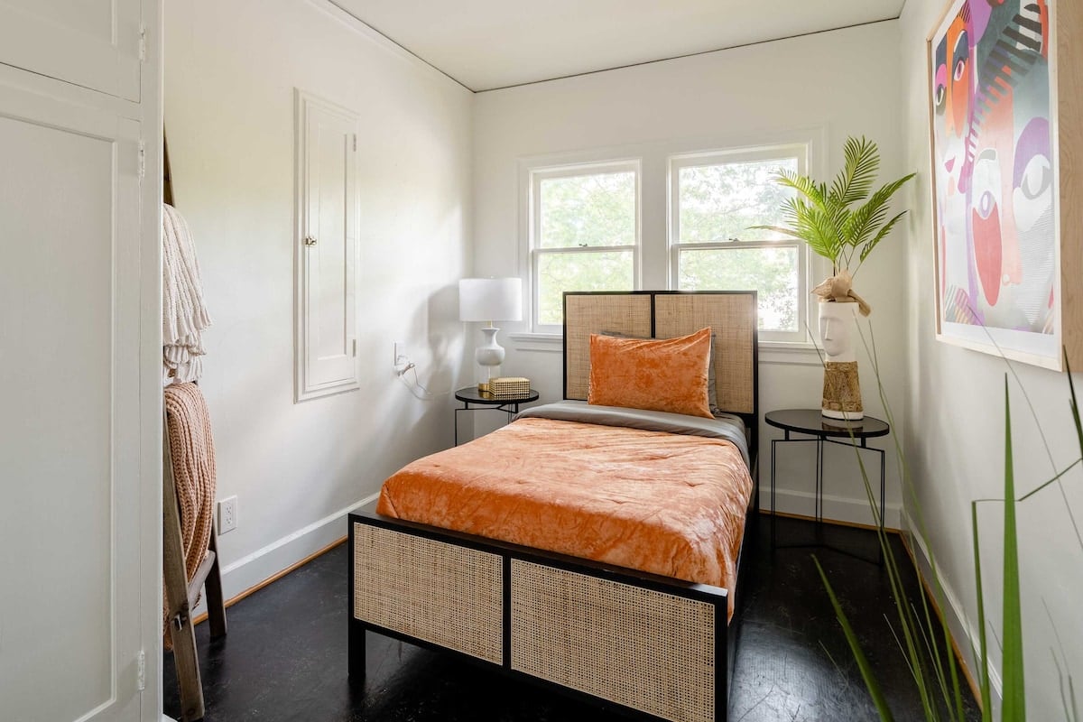 Modern Boho Charm - Fast WiFi - 2 Beds - AC image 12