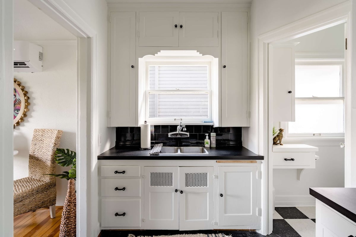 Modern Boho Charm - Fast WiFi - 2 Beds - AC image 15