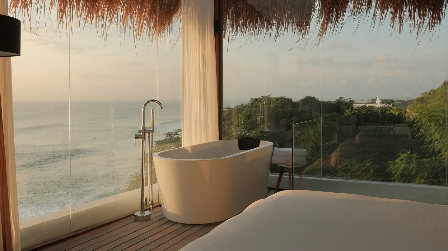 Scandinavian Designer Gem: Hot Tub ~ Fire Pit ~ EV