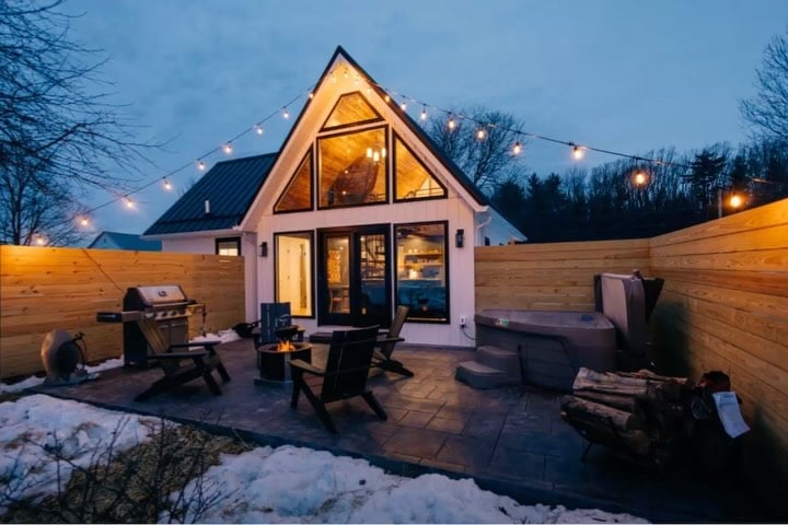 Epic Lodge w/ Sauna, Golf-Sim, Hot Tub & PVT Pond