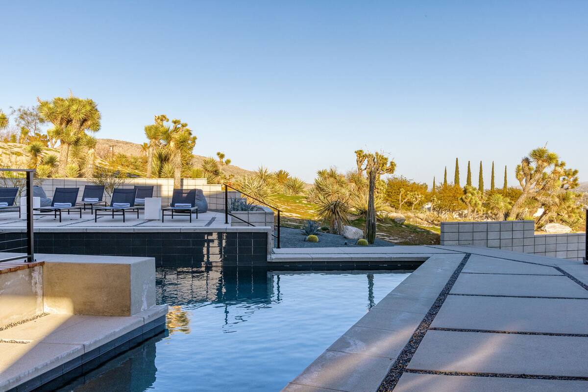 Custom infinity pool and spa