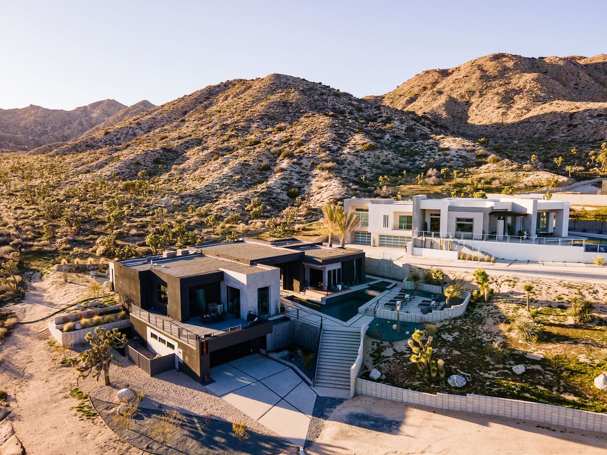 Magnificent frontage of the property