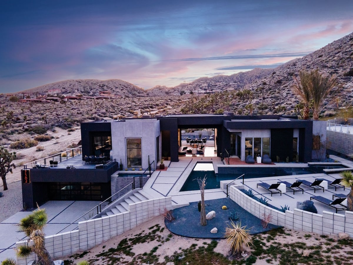 Magnificent frontage of the property