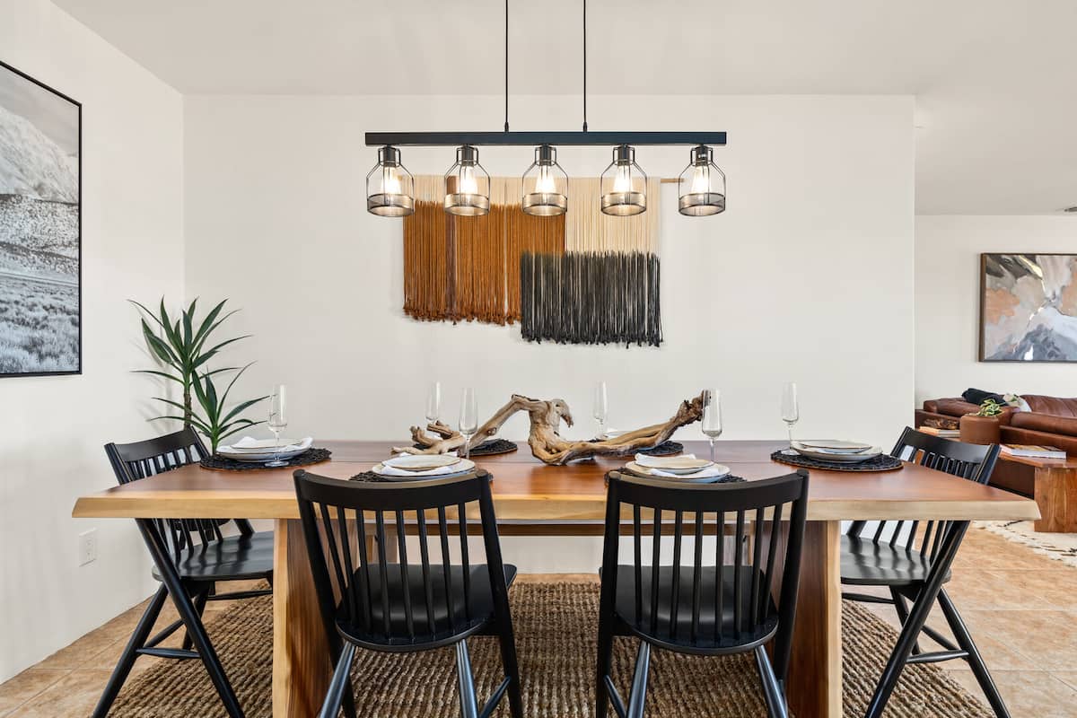 Dining table seats 6 people