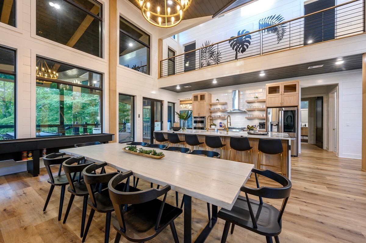 Ample amounts of seating in the dining/kitchen area!