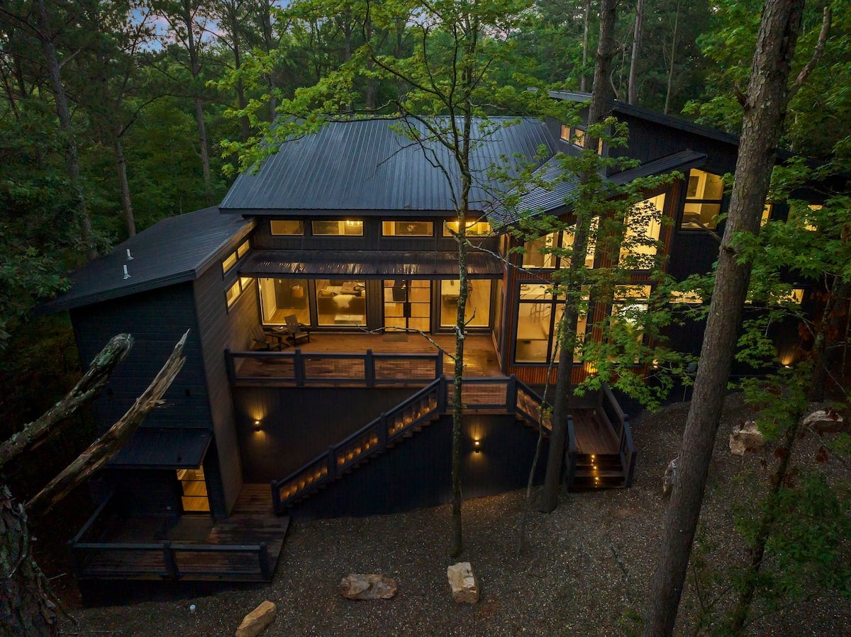 Unwind in a Lavish Retreat Surrounded by Wilderness in Broken Bow, OK