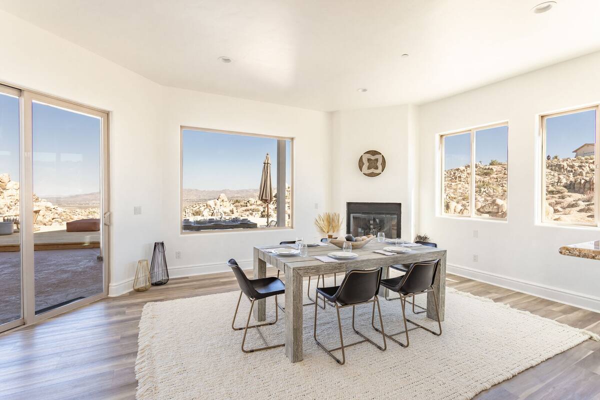 Dining area with panoramic views of the boulders.