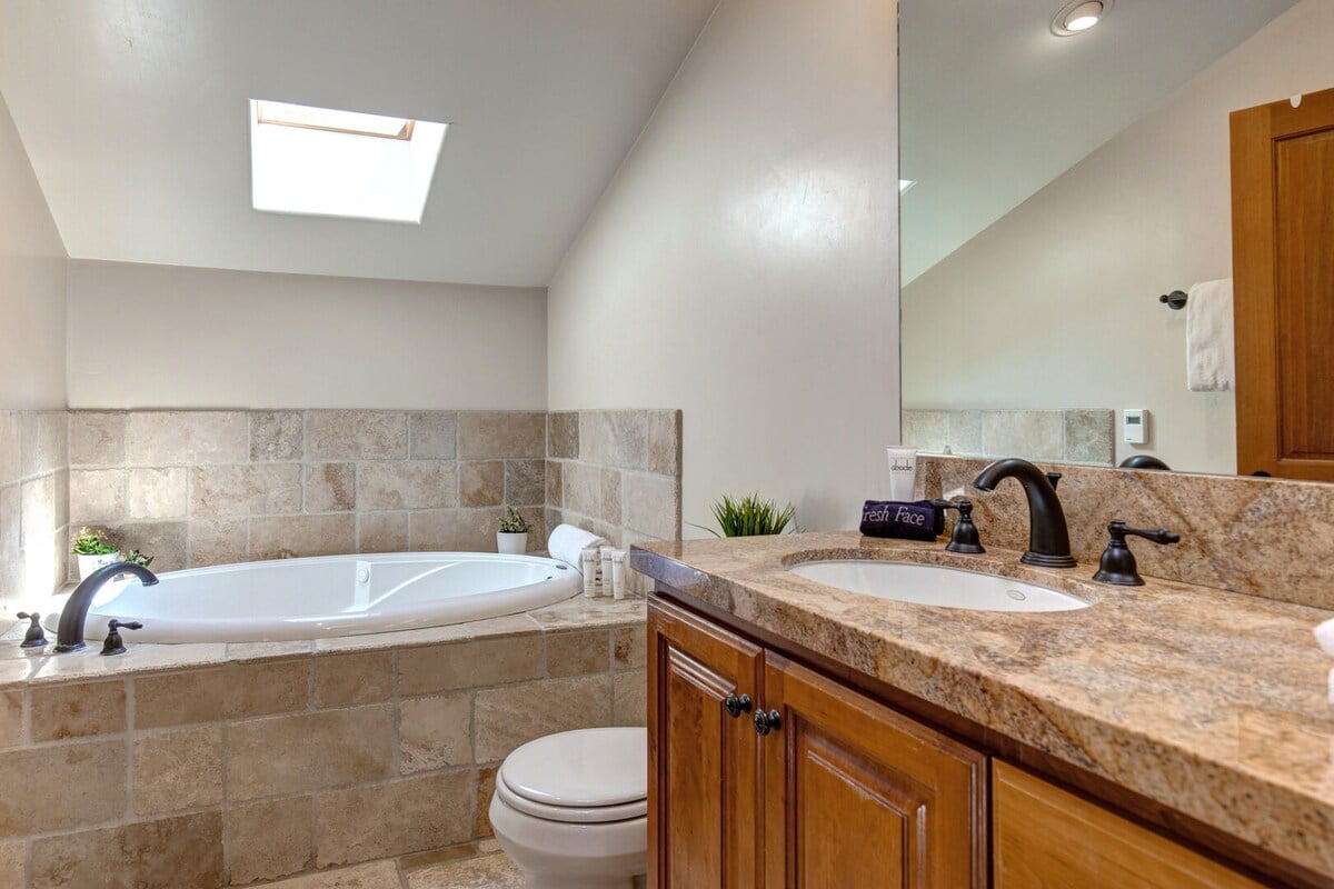 Abode at Dawn Patrol | Perfect Location for First Tracks, Walk to Slopes, Private Hot Tub image 29