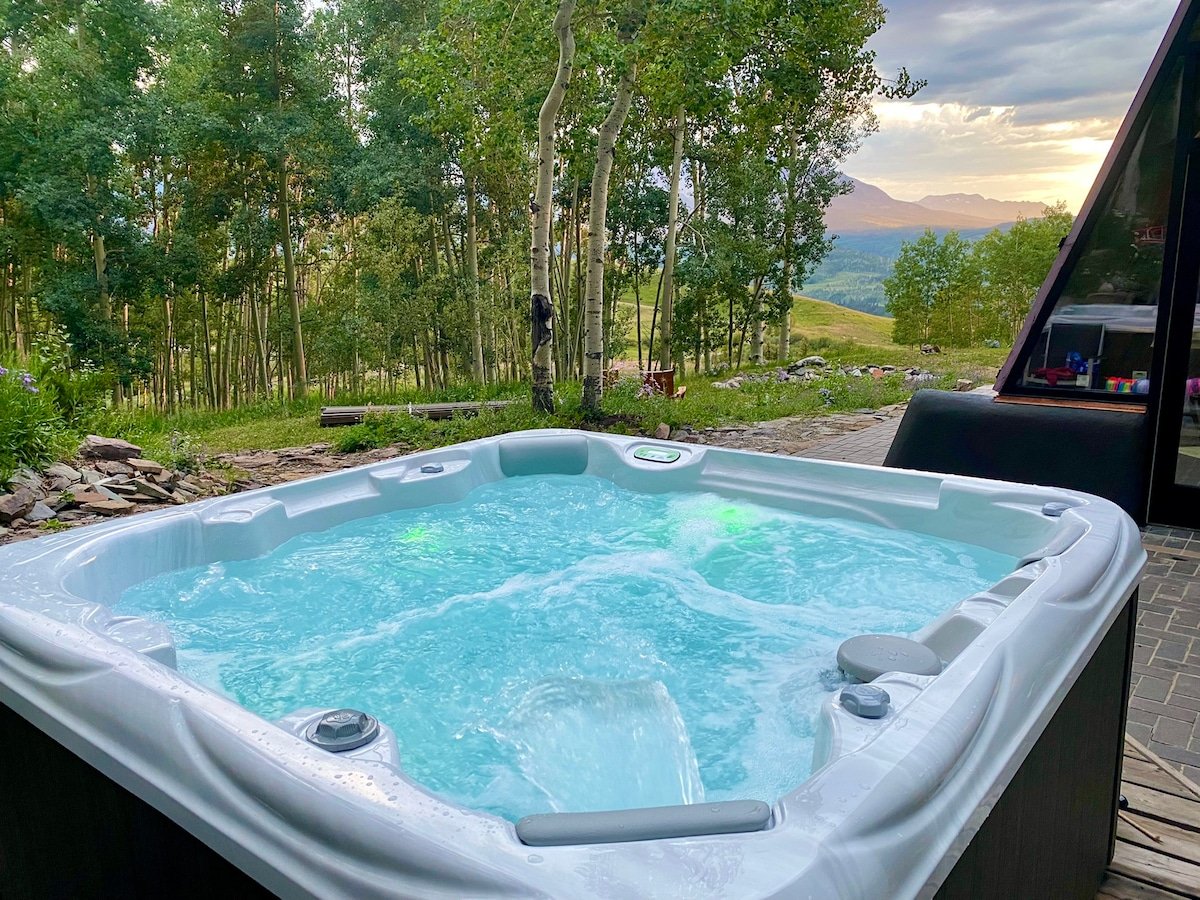 Brand new hot tub that comfortably seats 6 and is positioned to maximize the mountain views 