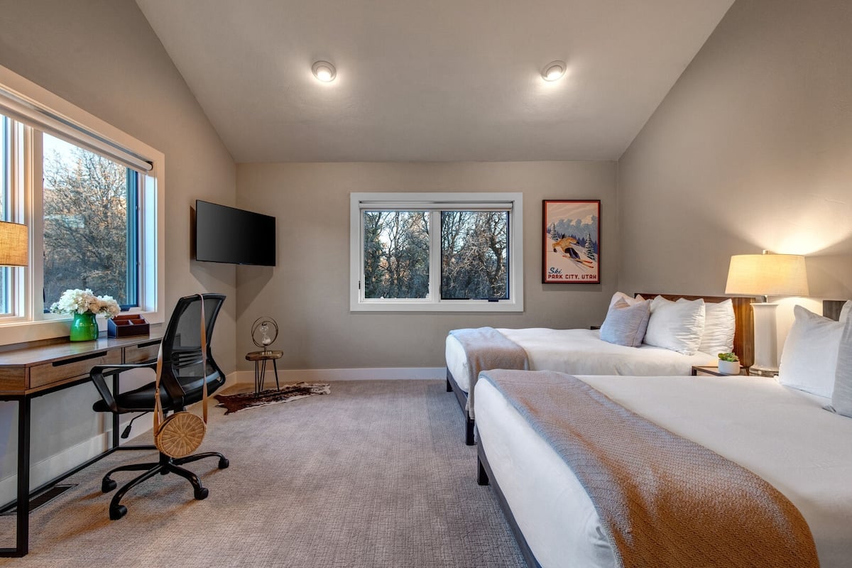 Abode at Oak Haven | Winter Special - Mtn Retreat image 32