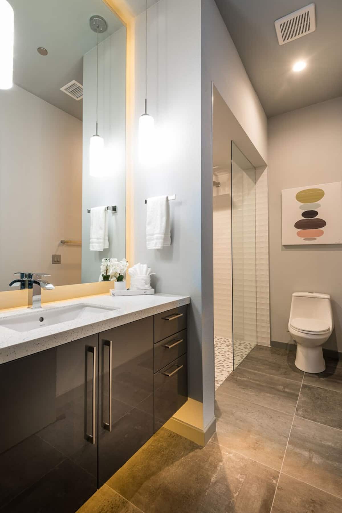 Beautiful spacious bathroom