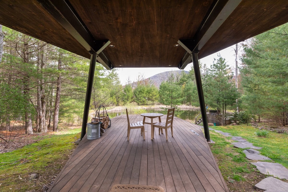 Embrace a Quiet Retreat Surrounded by Nature in Willow, NY
