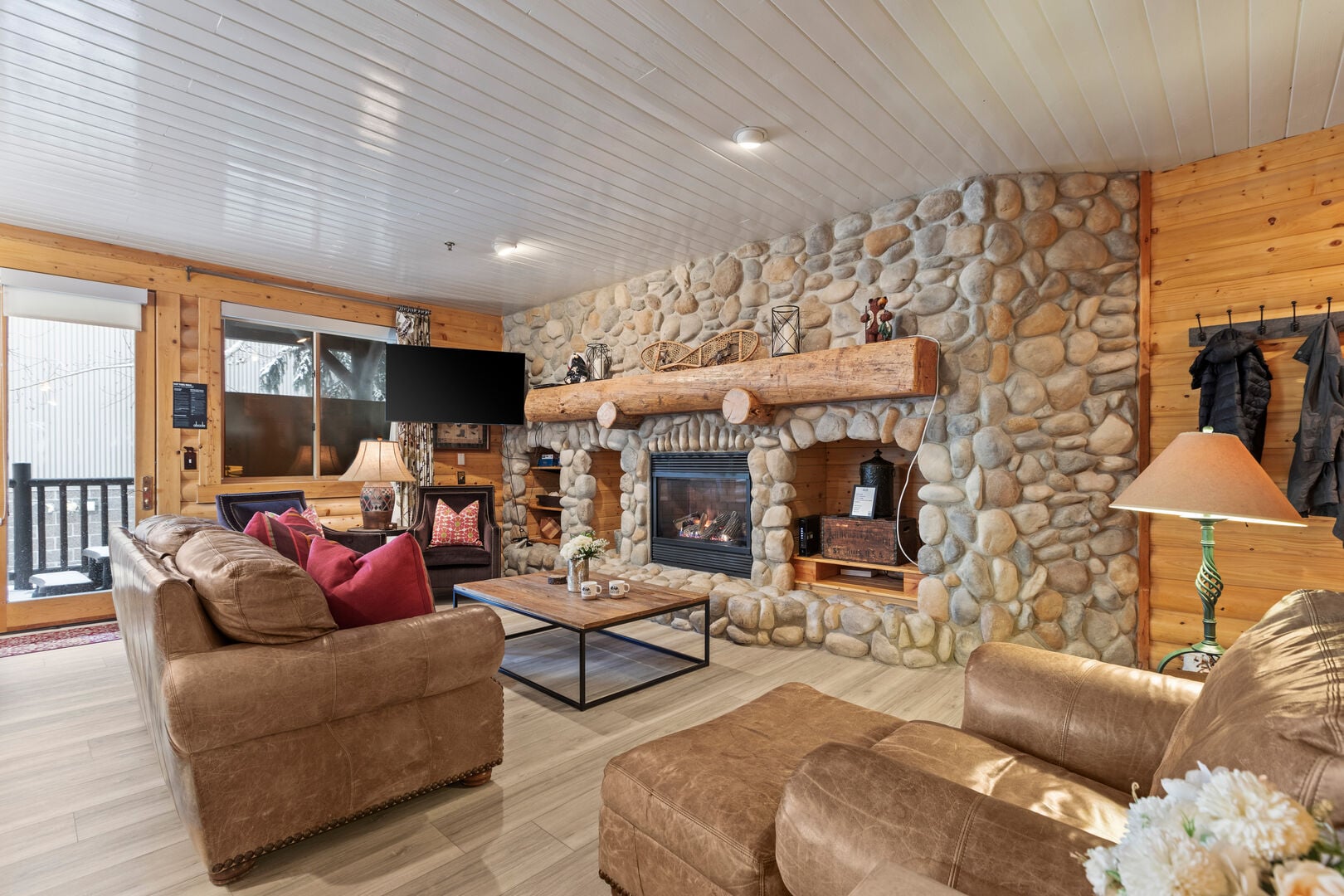 Indulge in spacious comfort near Deer Valley trails in Park City, UT