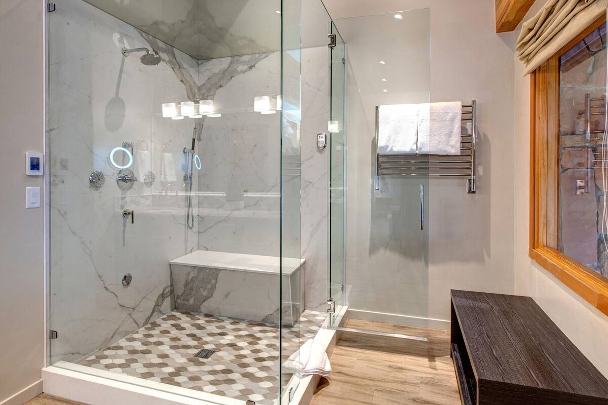 Abode at Stag Lodge | Master Bathroom, Level 2