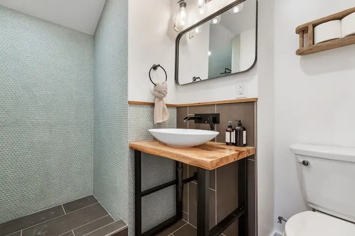 Modern Luxury Unique Stay off of Main st. Pool! image 22
