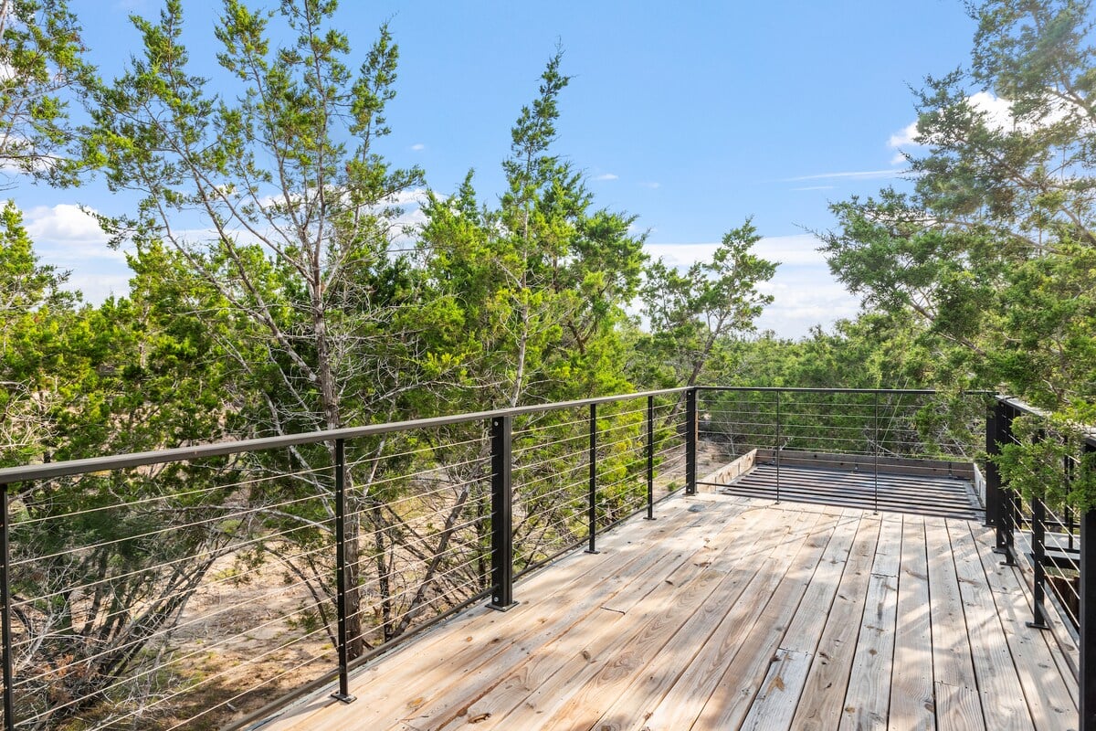 Woodland Retreat: Hot Tub, Pool, Sauna, Sleeps 4! image 8