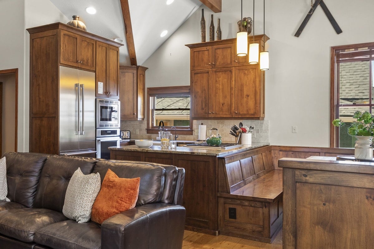 Abode off Main | Best value & location in Old Town! Incredible house-Off Main! image 8