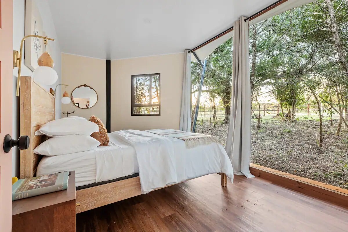 Ultra Lux Landscape Tree House resort. Pool! Tub! image 16