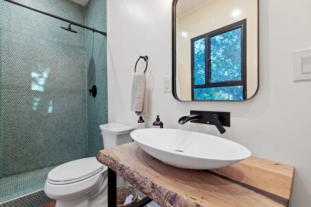 Ultra Lux Landscape Tree House resort. Pool! Tub! image 33