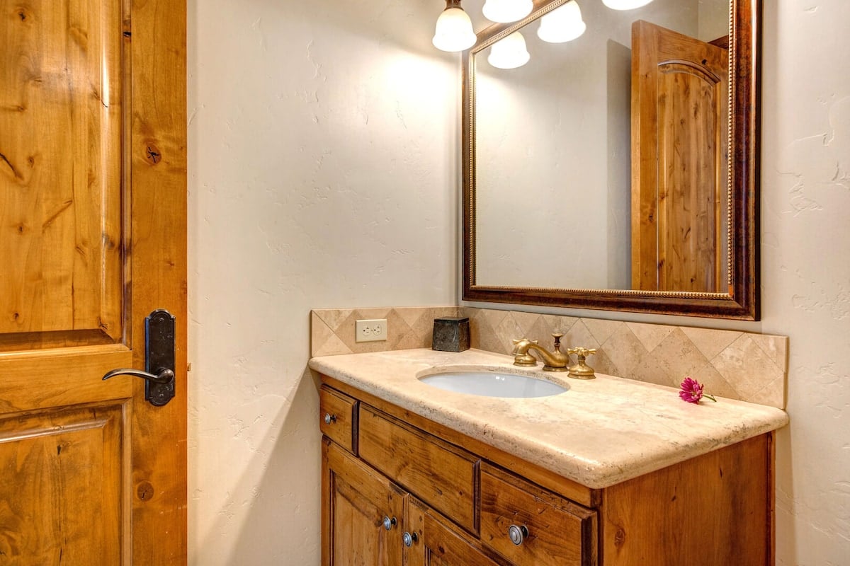 Abode at Lucky Star | Steps to DV lifts, Beautiful Mountain Retreat! image 34