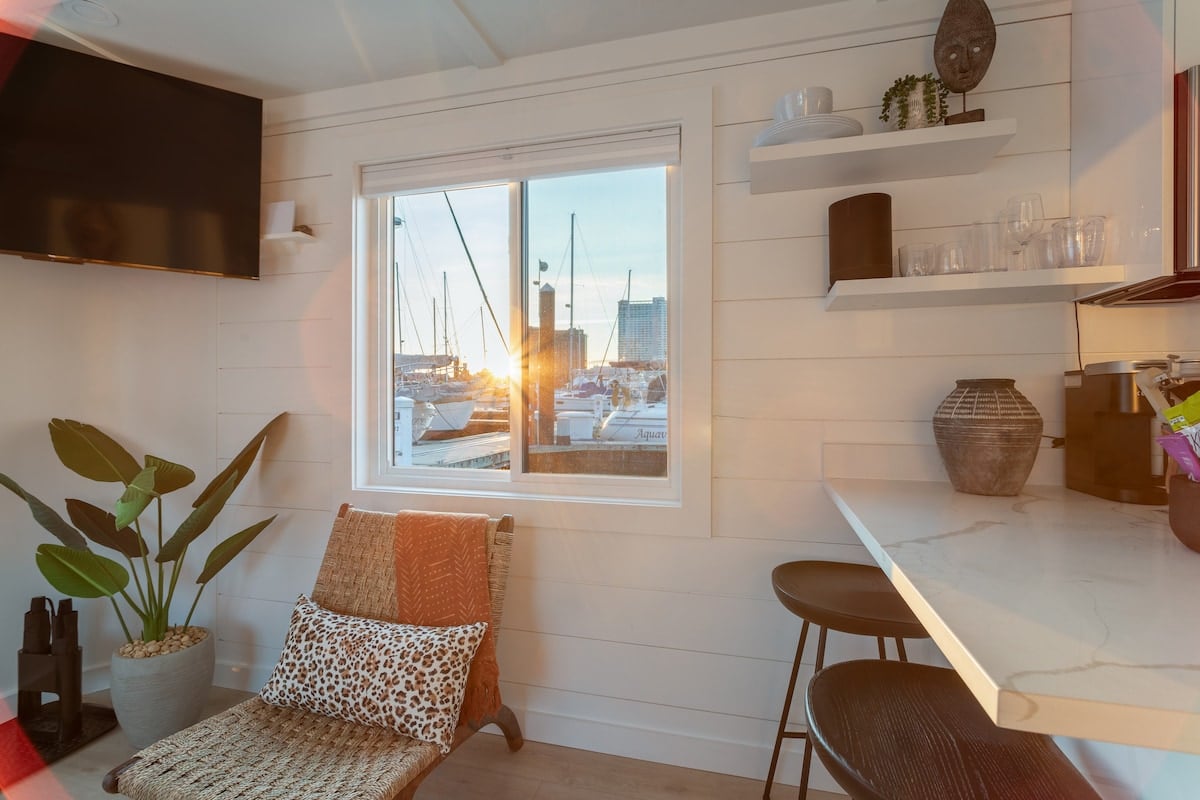 Flohom 5 | Stunning Inner Harbor 360° Views image 12