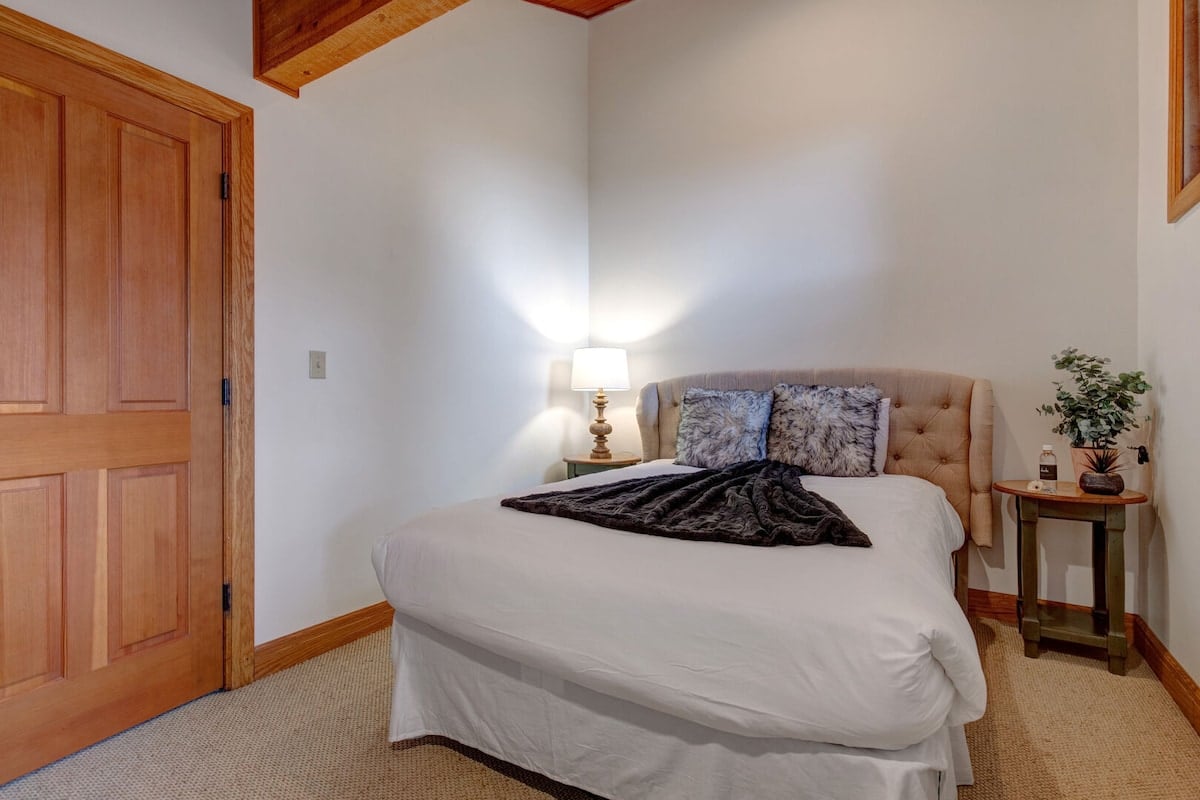 Abode on Success View | Ski In-Out Deer Valley | Stunning Views image 24