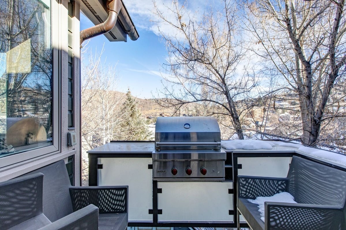 Explore pristine chalet life amid natural beauty in Park City, UT