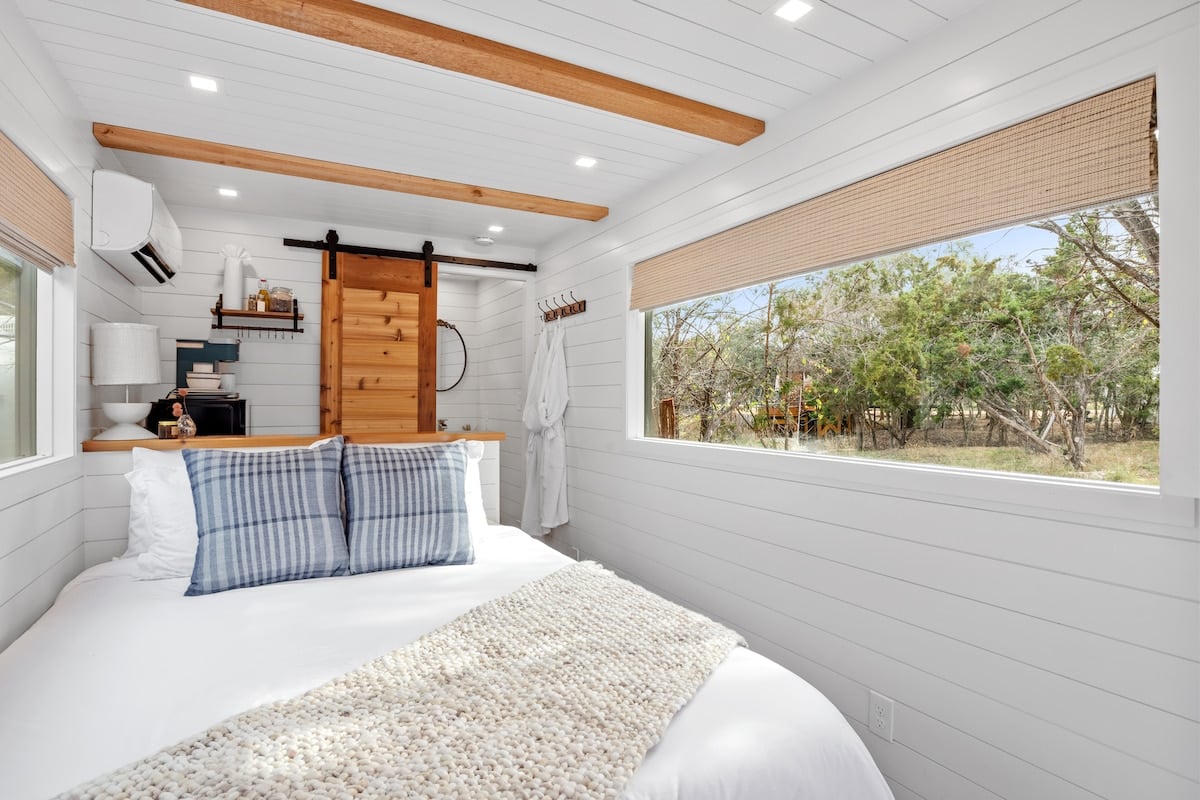 Private Hot Tub | Pool | Firepit | Main St | Onera image 25