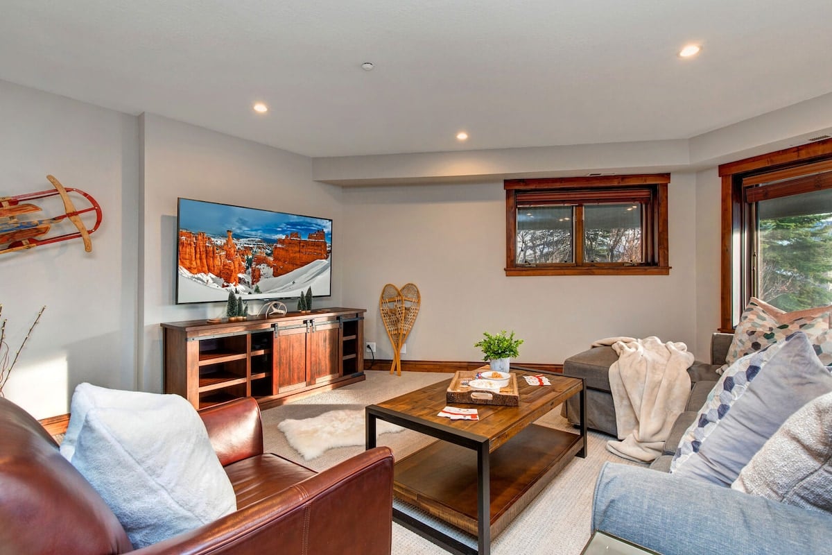 Abode at Bluebird | Great value! Close to Main St & Trails! Great views! image 28