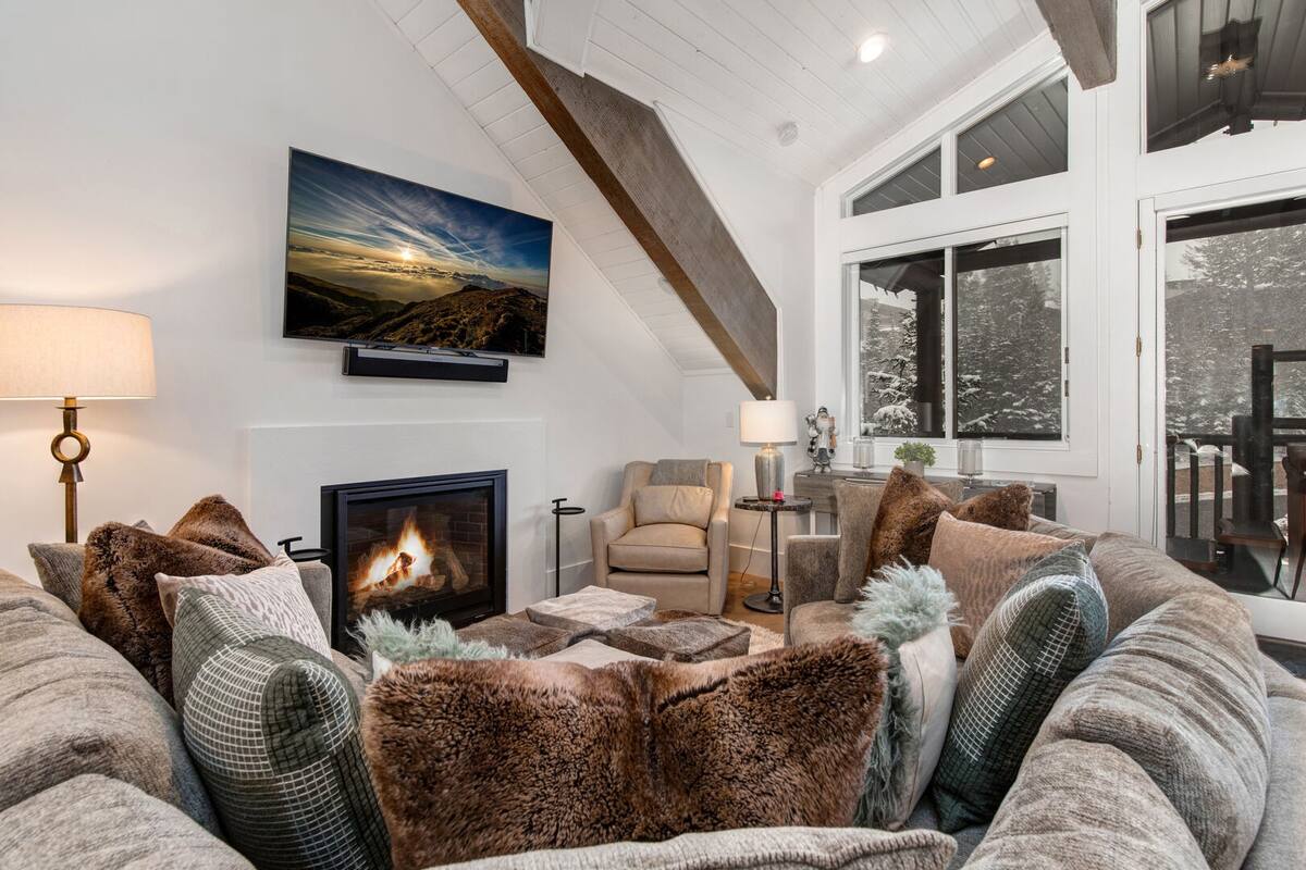 Top-floor warmth where snow-dusted peaks fill every window in Park City, UT